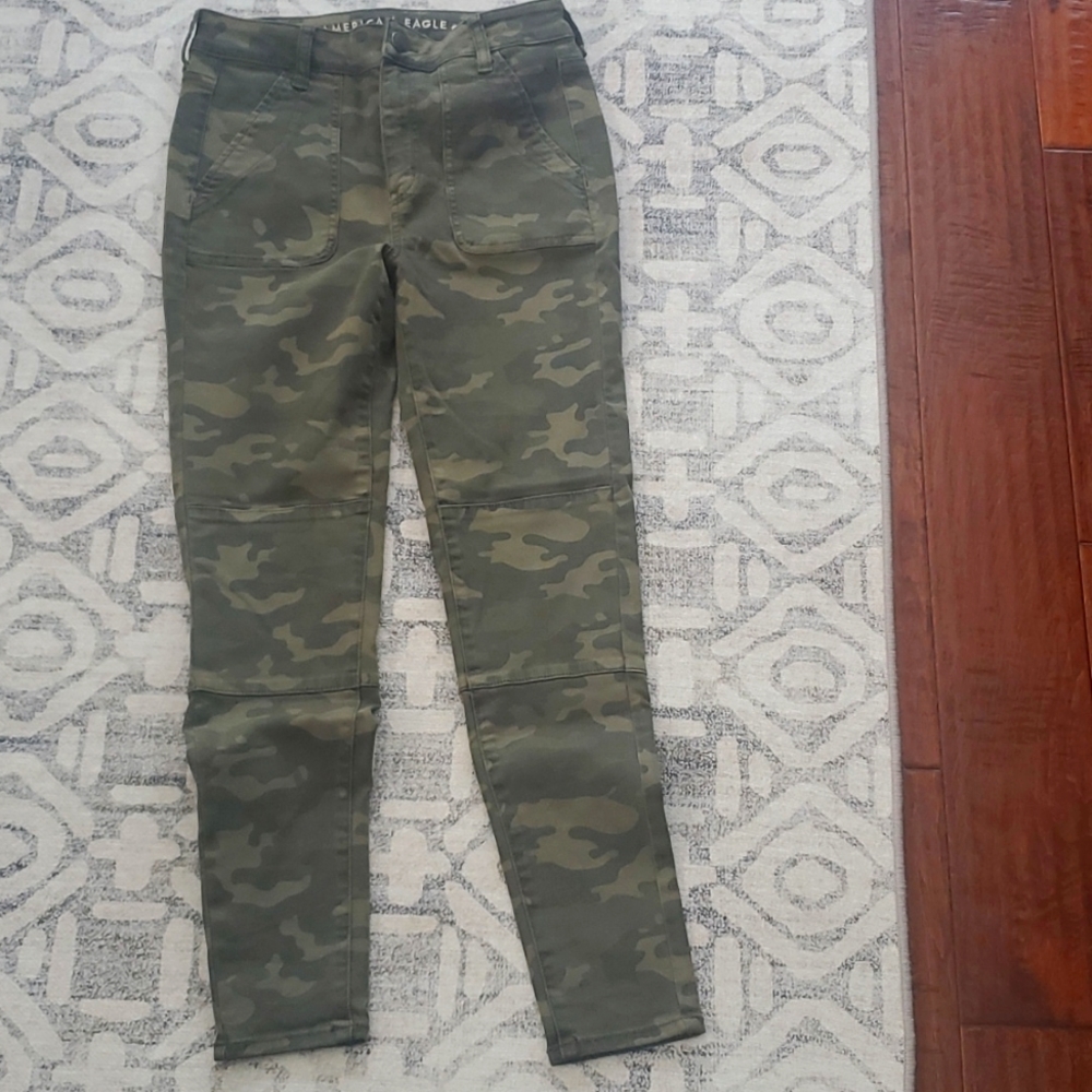 American Eagle women's size 8 camo high rise jegging